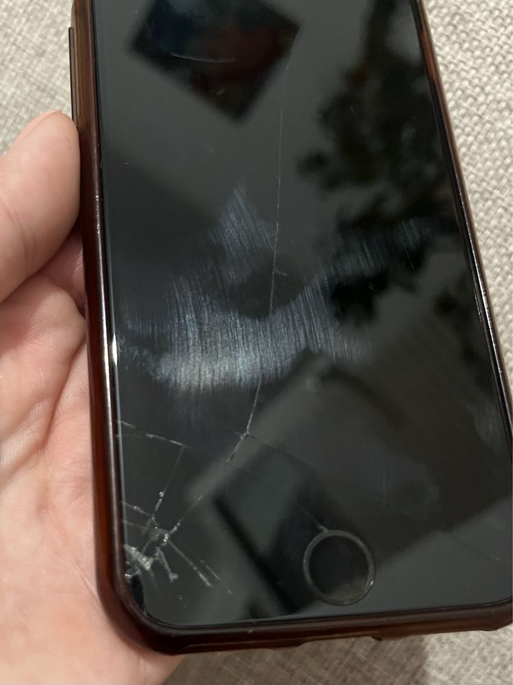 iPhone 8 64gb zbita szybka i tył, bateria 91%