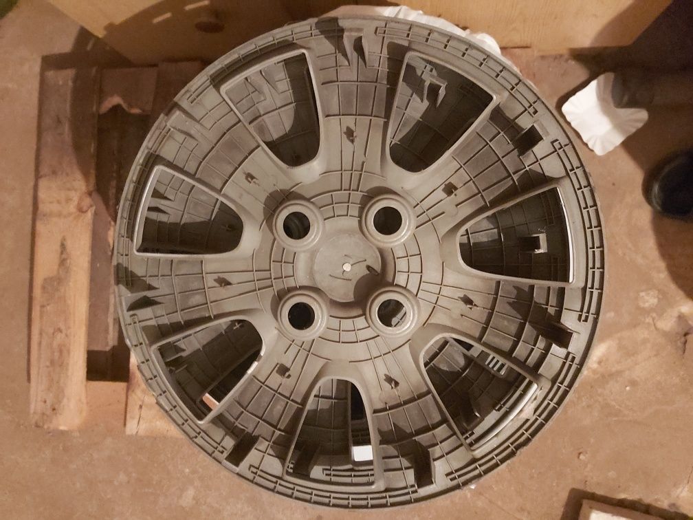 Oryginalne kołpaki Hyundai 14 cali.