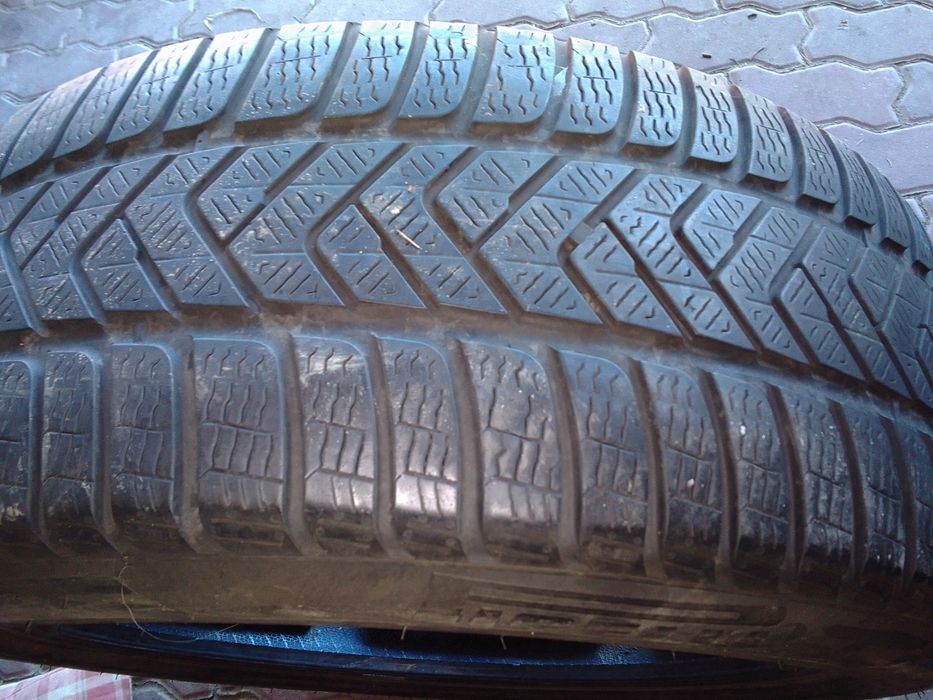 Opona zimowa 255/45r19 PIRELLI 2022r