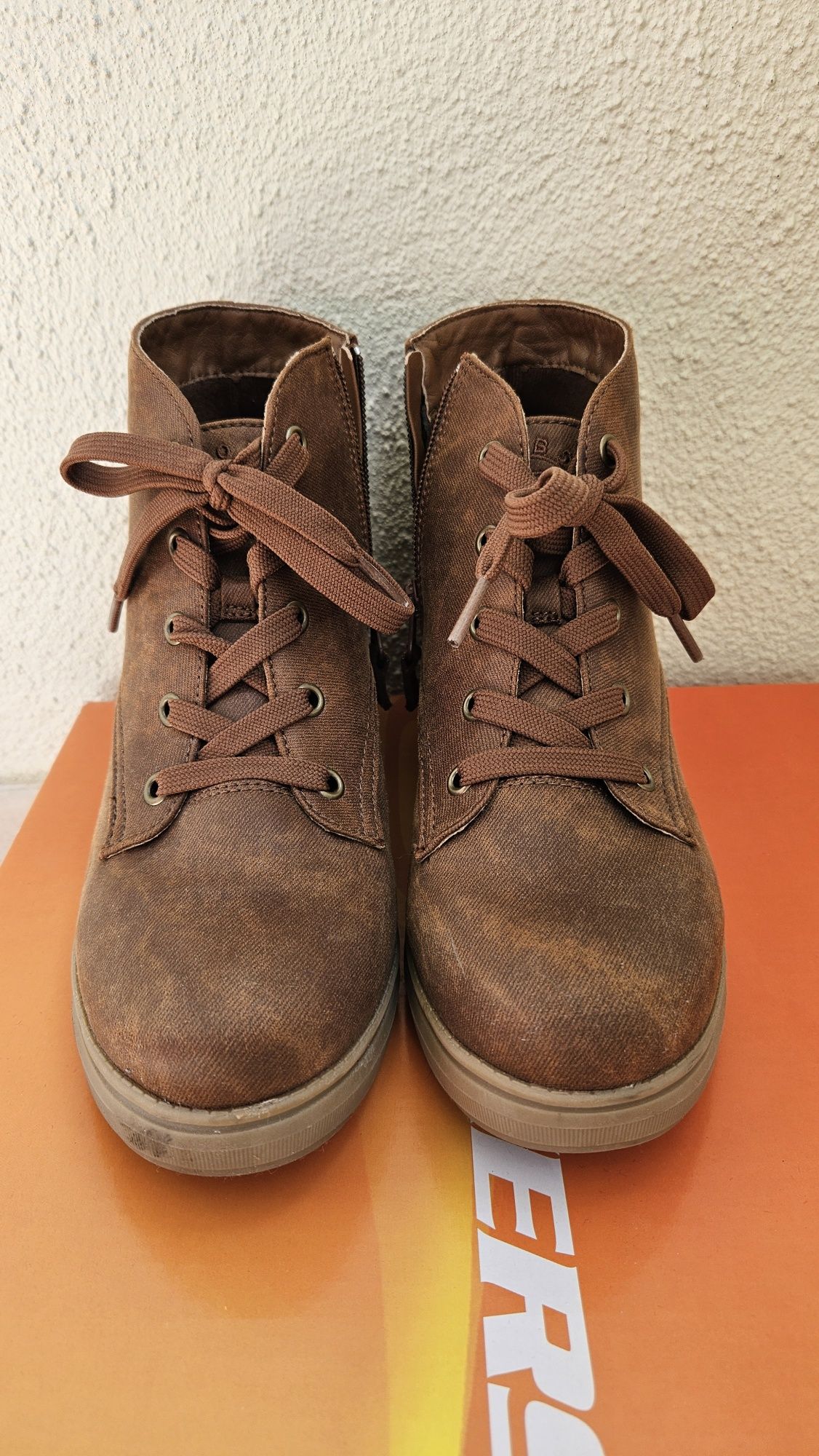 Botins Skechers castanhos 38