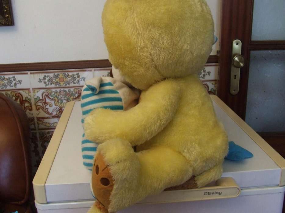 Lindo urso de peluche para crianca ou decoracao