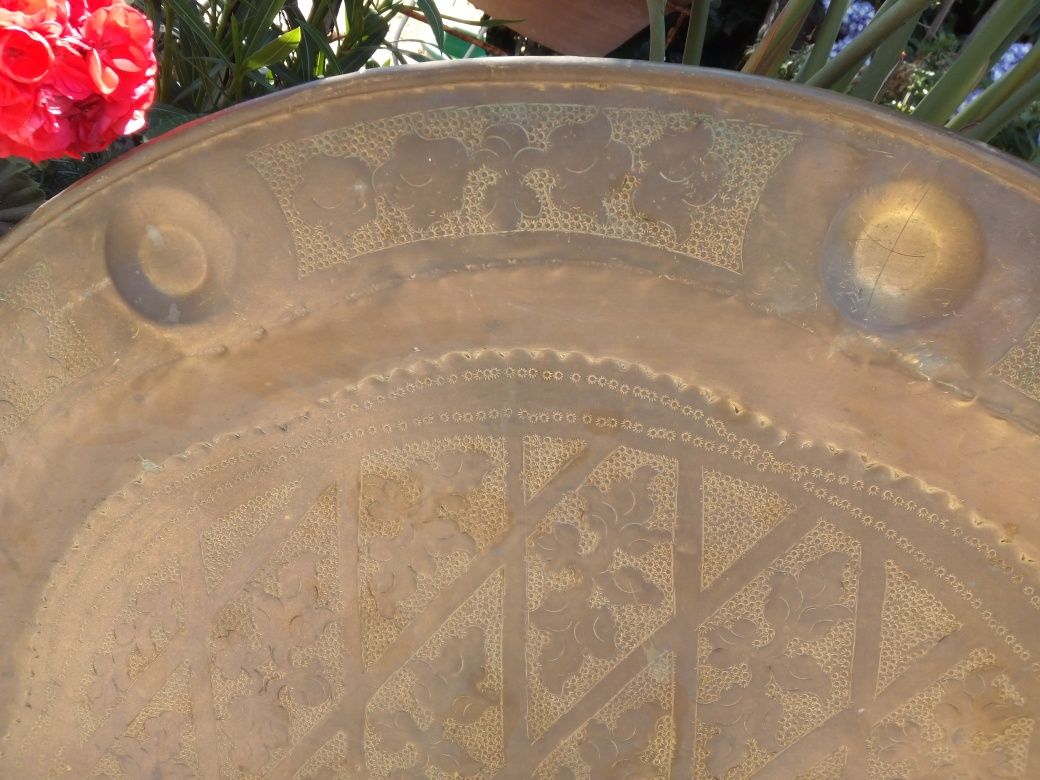 Grande antigo tabuleiro de mesa oriental 82 cm