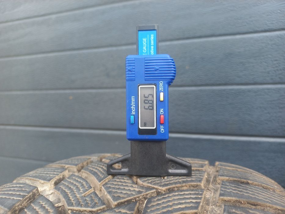 Opony zimowe Dunlop 235/50/18 101V