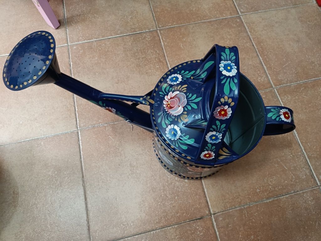 Regador pintado à mão