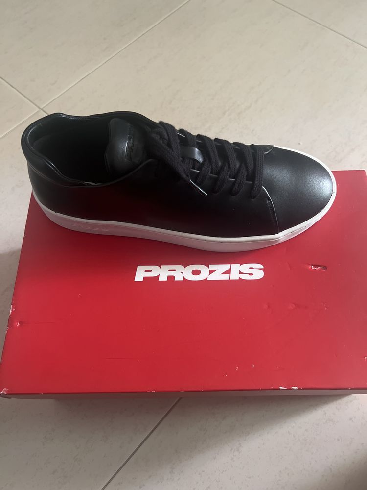Tennis prozis pretos