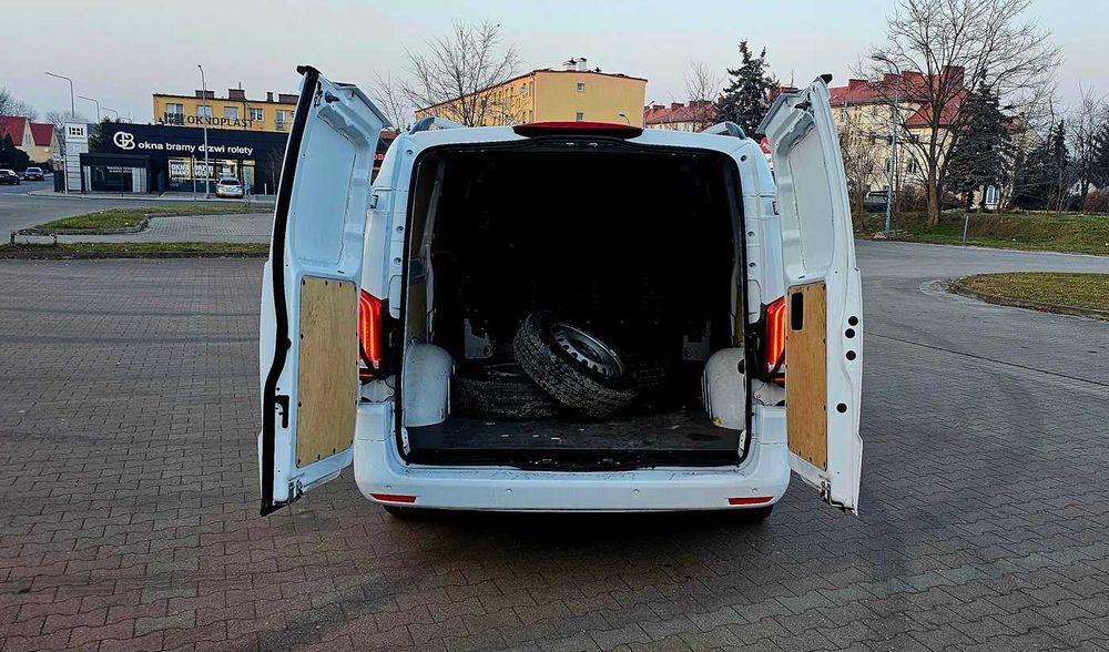 Mercedes Vito 114 LONG Fuul LED 109tys km 2x drzwi klima Navi kamera