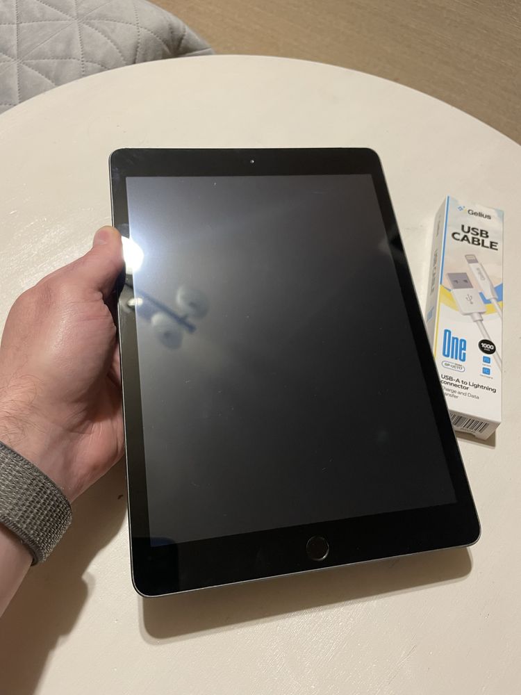 Apple iPad 7 экран 10.2’’  32Gb с  3G 4G LTE