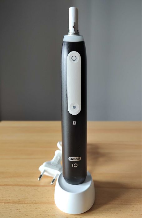 Oral-B iO 4 Black - Szczoteczka Magnetyczna