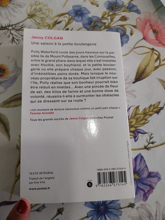 Une saison à la petite boulangerie. Portes incluídos