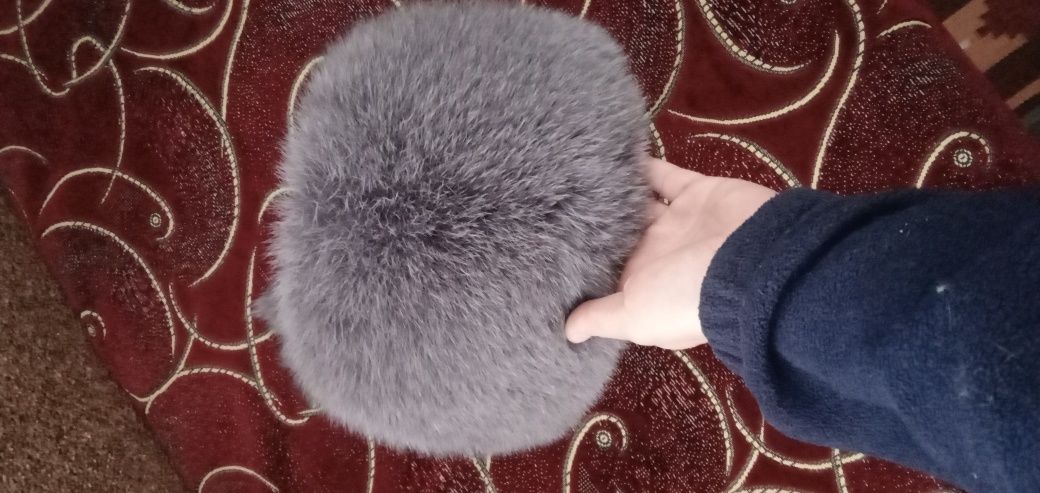 Жіноча шапка з меха