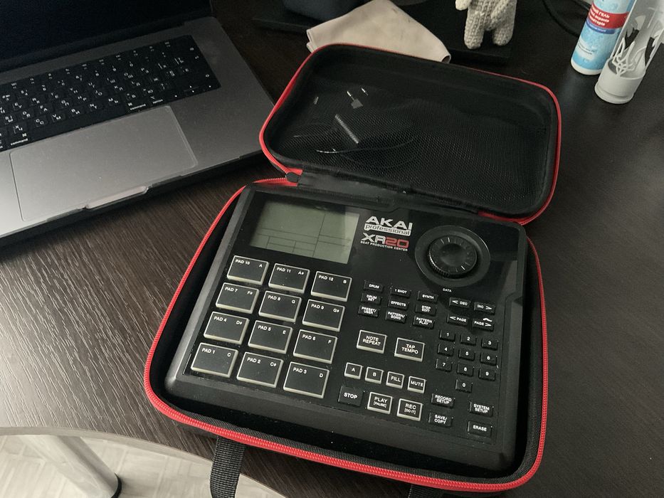 Продам beat production center Akai XR20