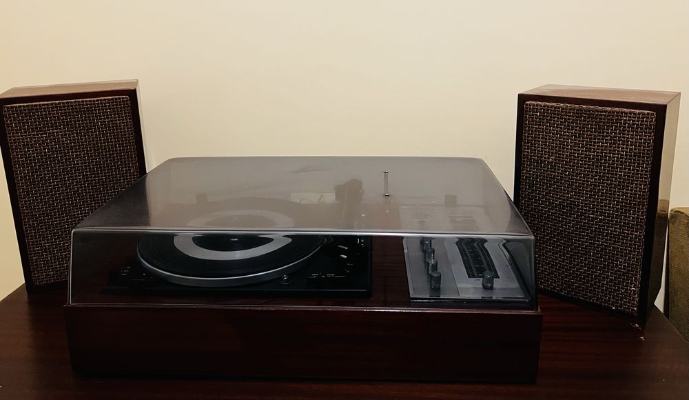 Gira-discos vintage marca DUAL