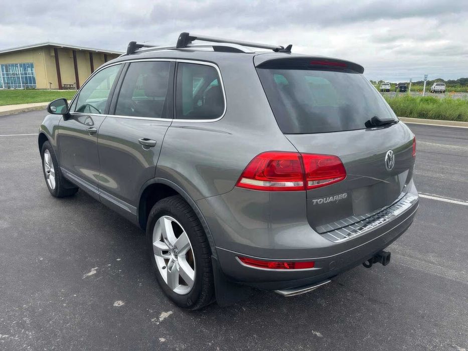 Volkswagen Touareg Sport with Nav      2014