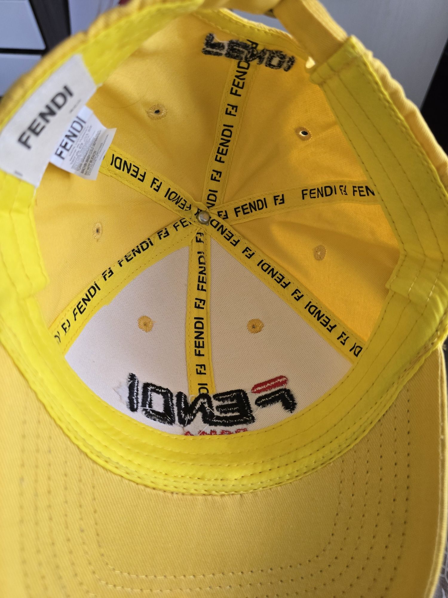 Кепка Fendi жовта
