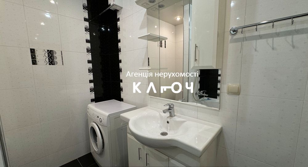 Продаж 2к квартири в ЦЕНТРІ! Меблі та техніка!