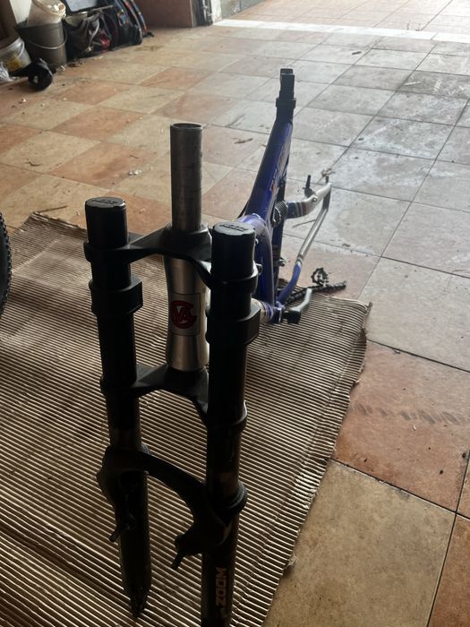 Quadro e suspensao de bicicleta vag