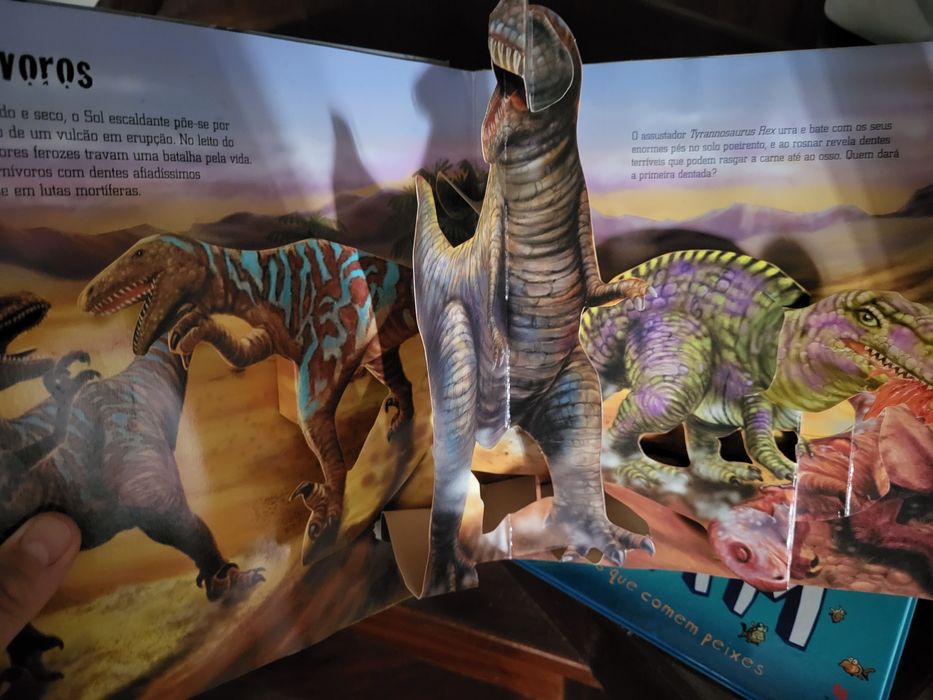 Livro a descoberta dos dinossauros 3d