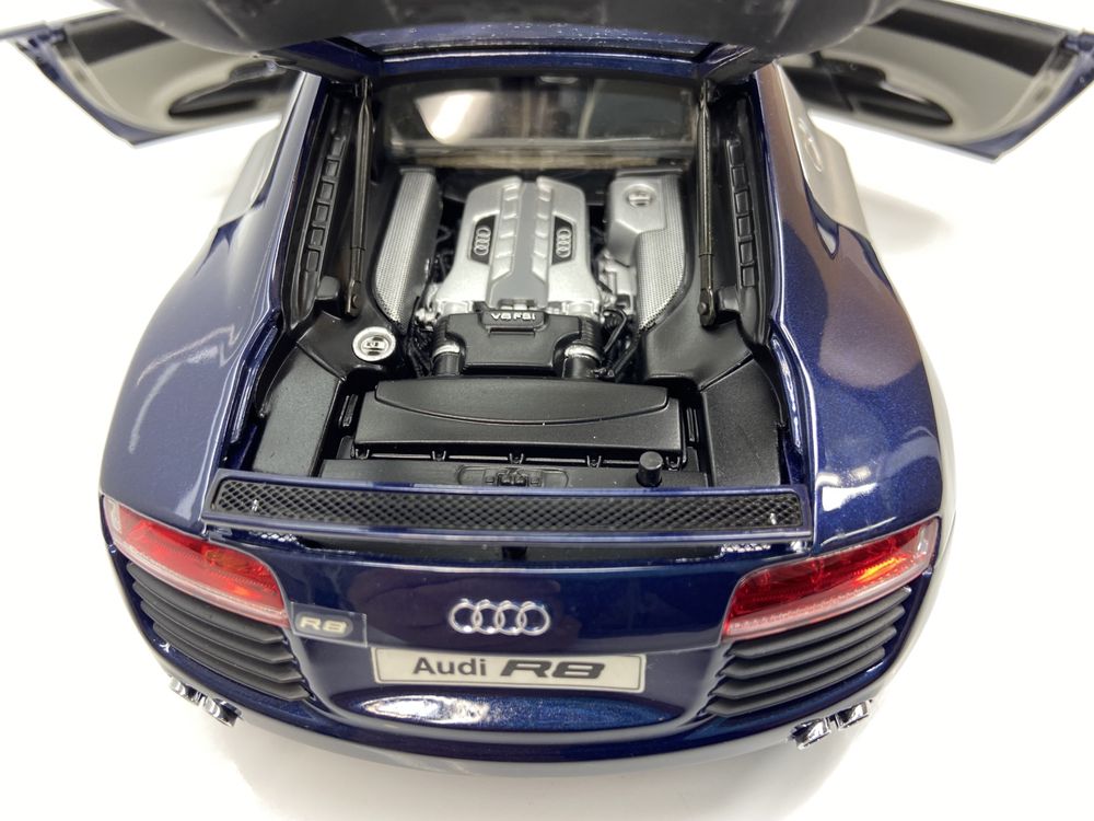 1/18 модель AUDI R8 KYOSHO