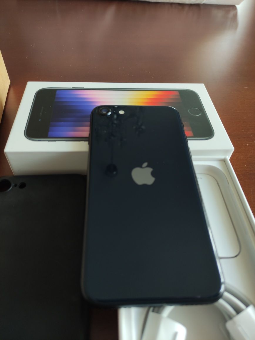 iPhone SE 3, 64GB, Czarny
