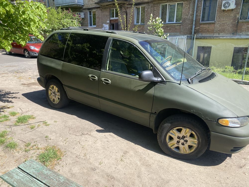 Продам chrysler voyajer на автоматі сів-поїхав