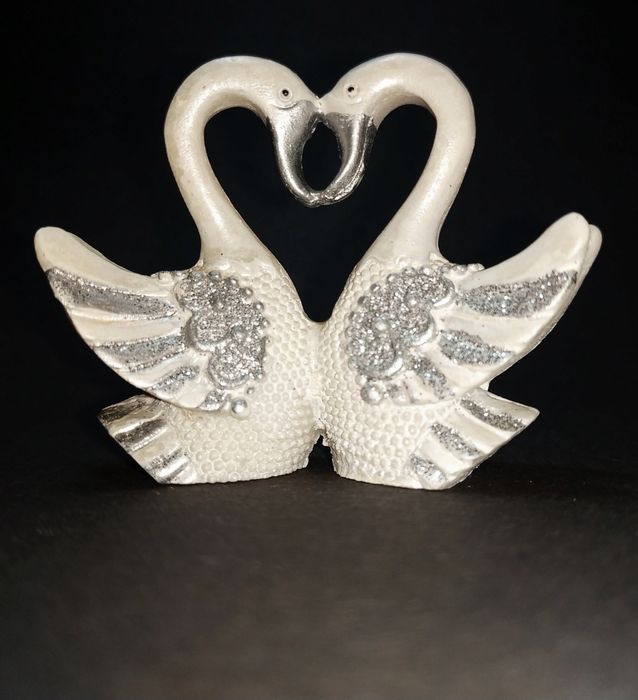 Статуетка "Закохані лебеді"