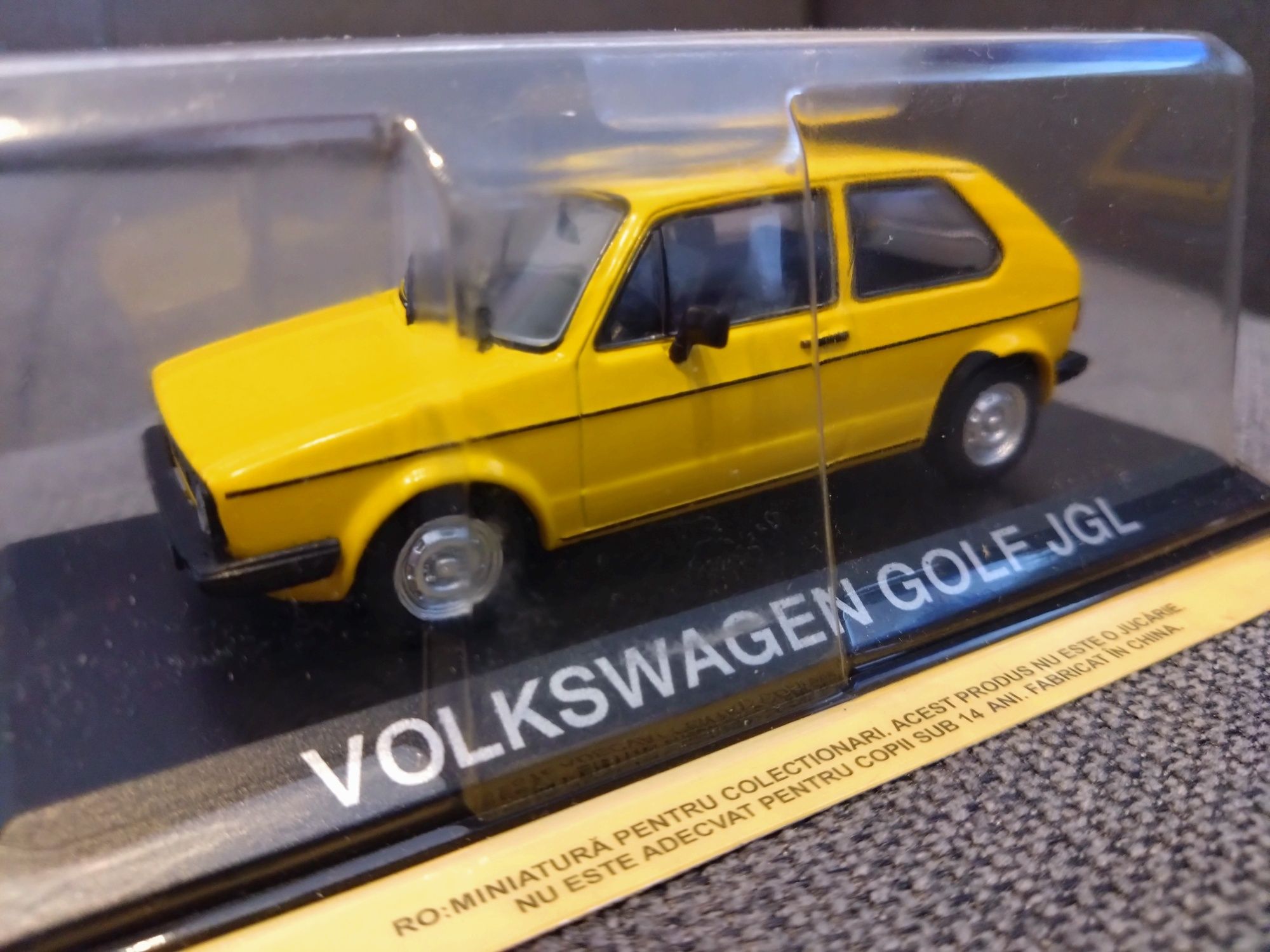 Volkswagen Golf JGL - skala 1:43