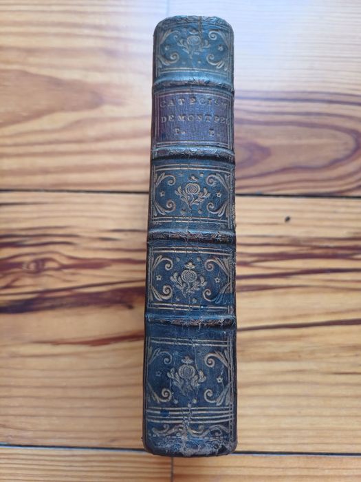 Livro de catecismo muito antigo, do Séc. XVIII