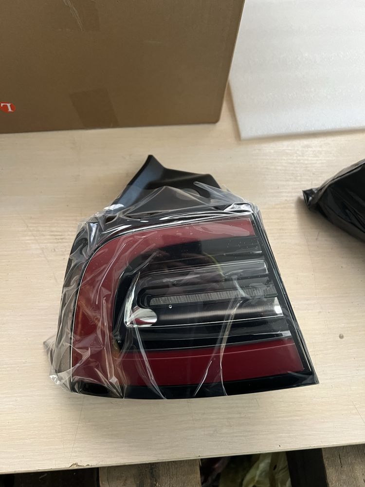 Ліхтарі задні на tesla model 3/Y ( EUR/USA) 3-4 pin