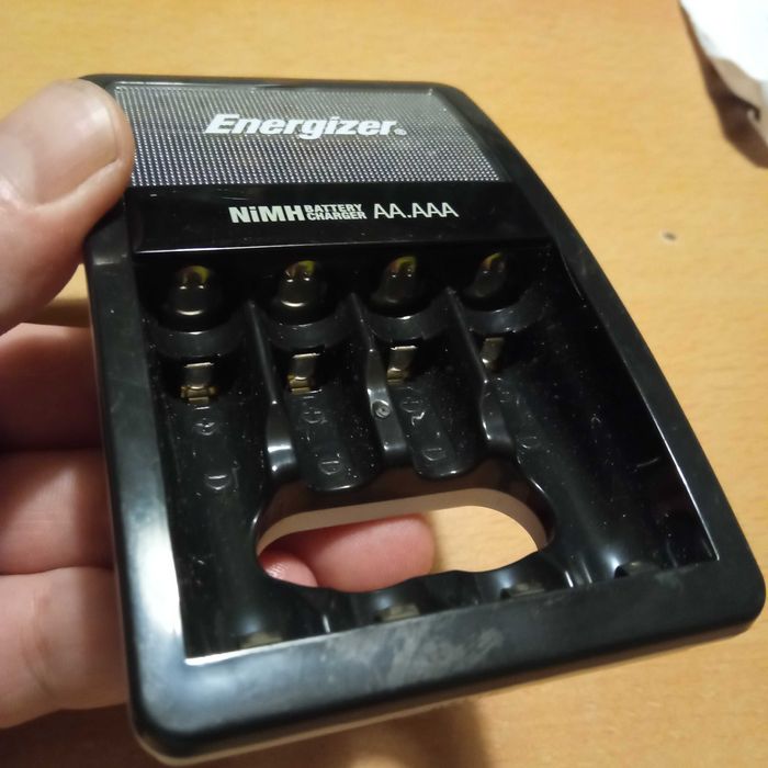 Ładowarka Energizer maxi 4xAA 4xAAA