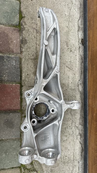 Цапфа передня ліва tesla model y juniper