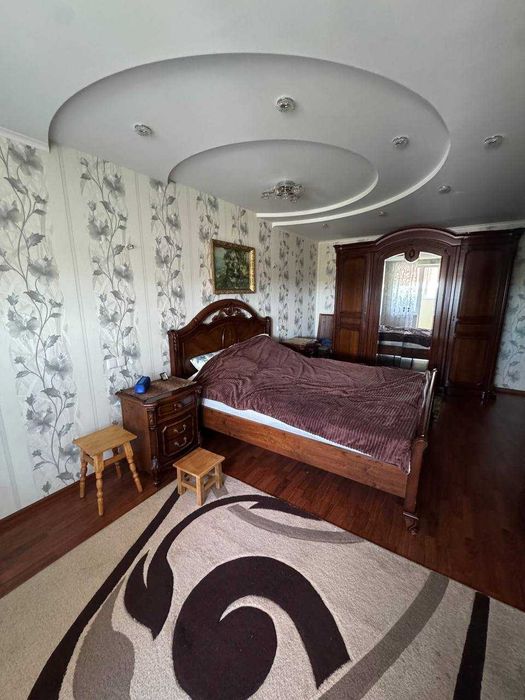 Продам 2 кімнатну квартиру в тихому районі Грушевського