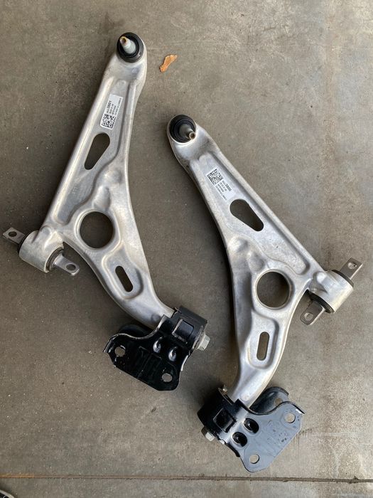 Продам рычаги передние 	Chevrolet Bolt EV