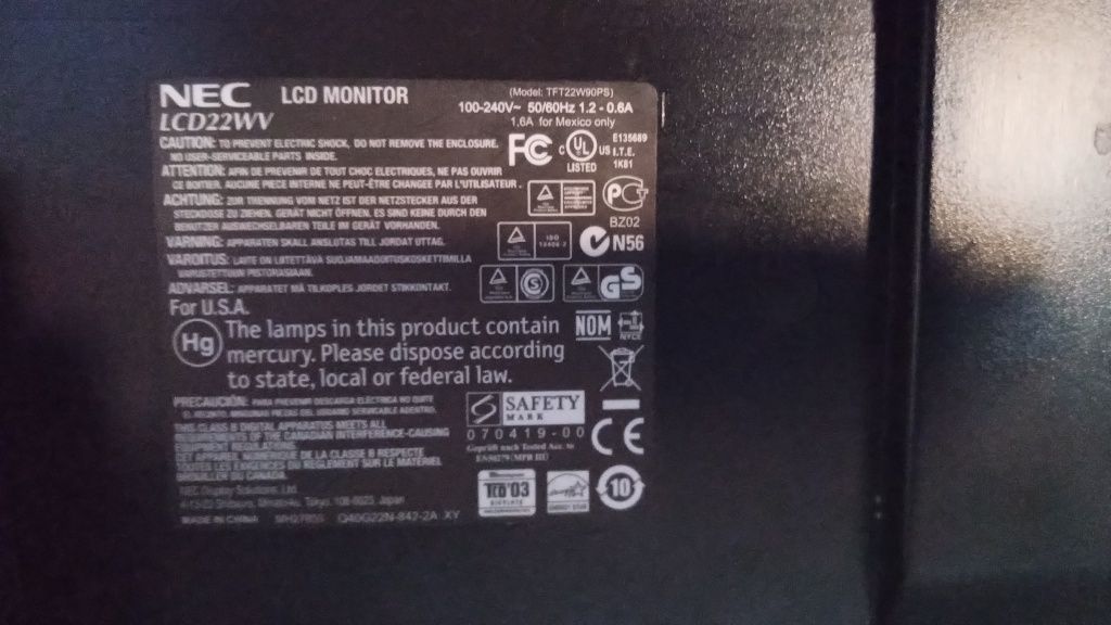 2 monitory 1 240v 50-60 HZ 2 240v 50-60 HZ