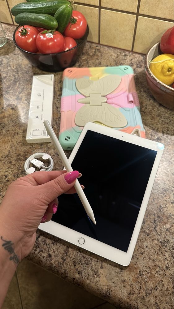 Tablet iPad Apple Retina + nowy rysik - TOUCH ID - super stan