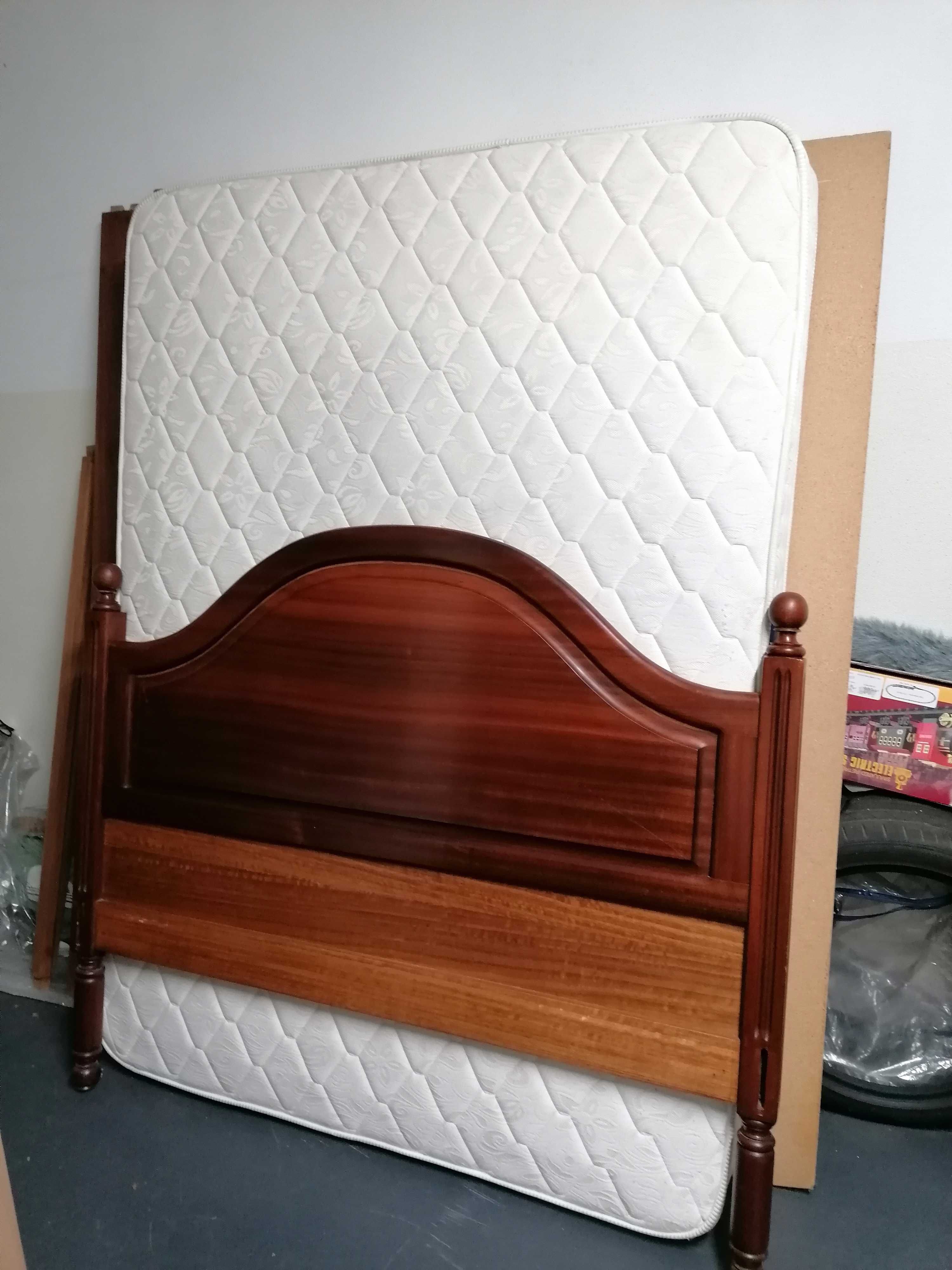Cama de casal 140x190 com colchão ortopedico incluído
