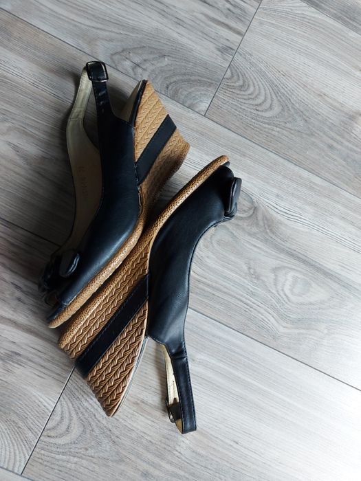 Sandalki na niskim koturnie CCC r 38 24,5cm