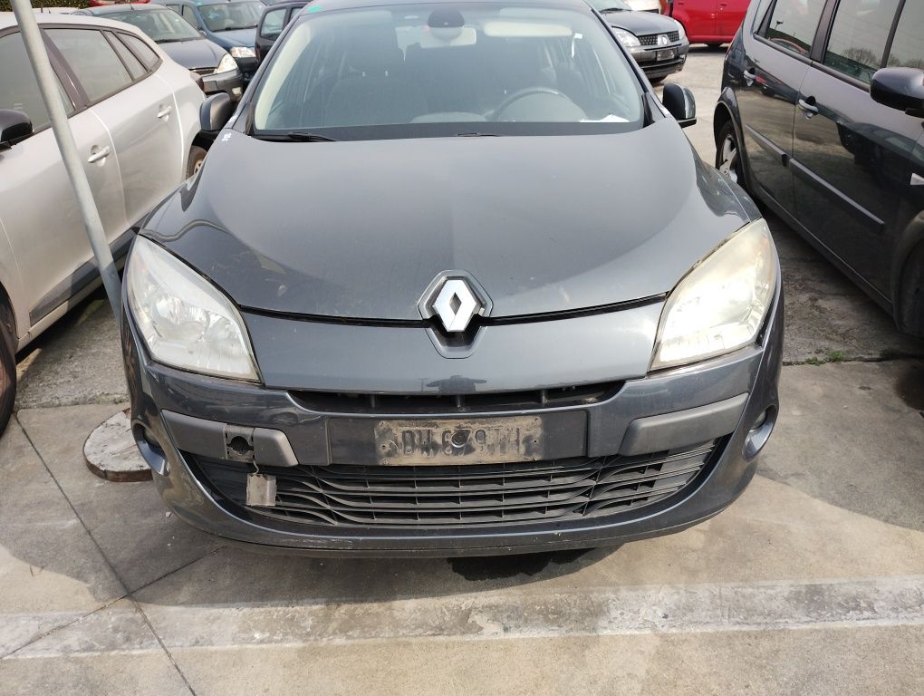 Renault Megane III Zderzak przedni TEB66 TE866