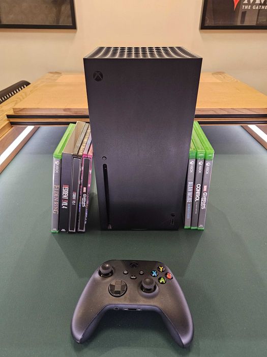 Xbox Series X + Comando + 5 Jogos