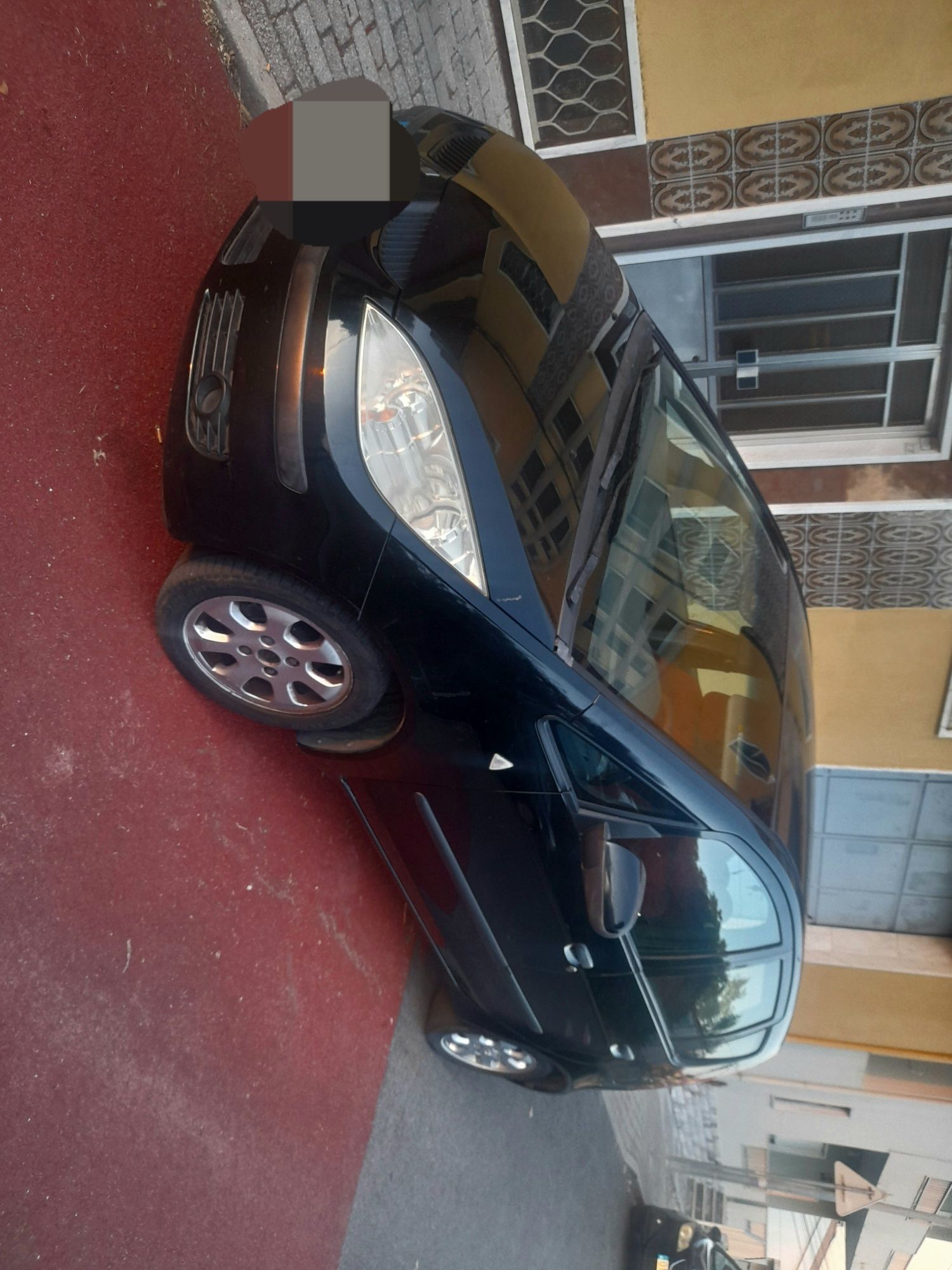 .Mitsubishi Colt 1.1.  2004a
