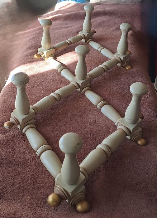 Bengaleiro de parede em madeira lacada