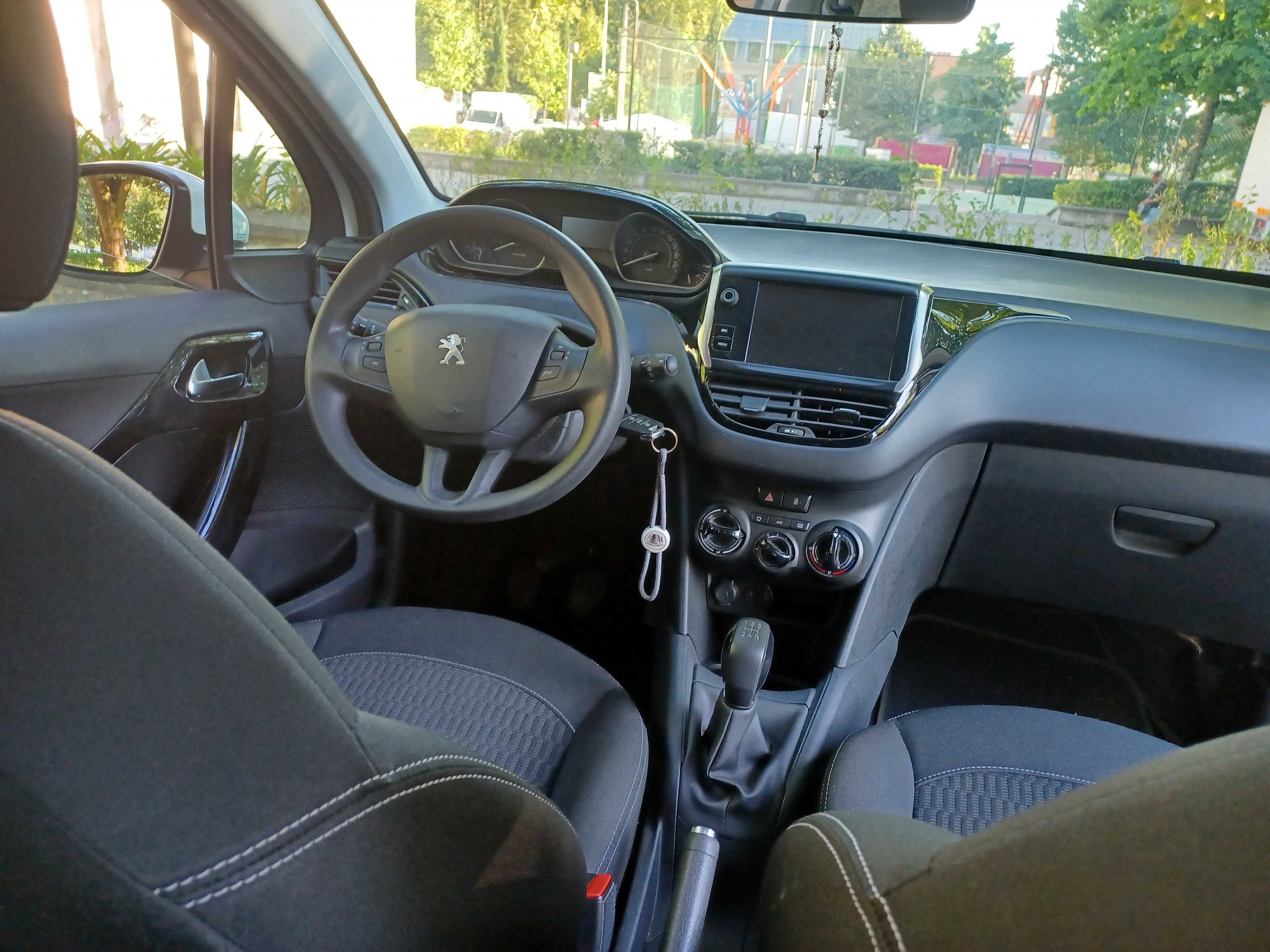 Vendo peugeot 208 active.