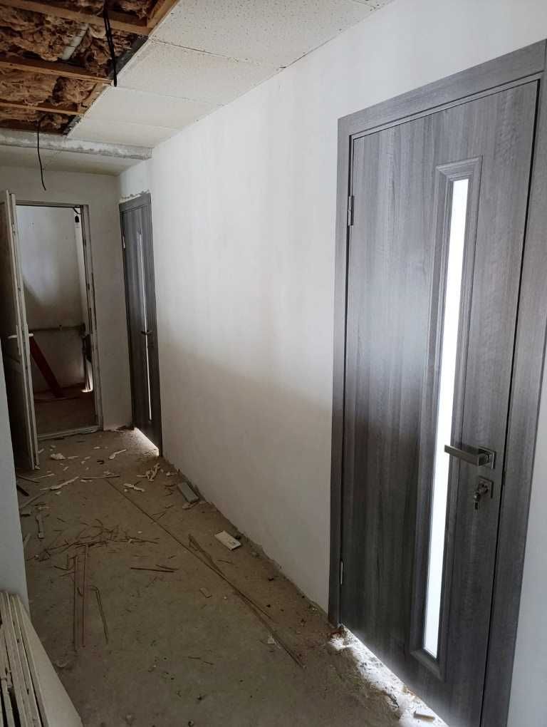 Недорого продається нежитлове приміщення біля автотраси Київ-Чоп.