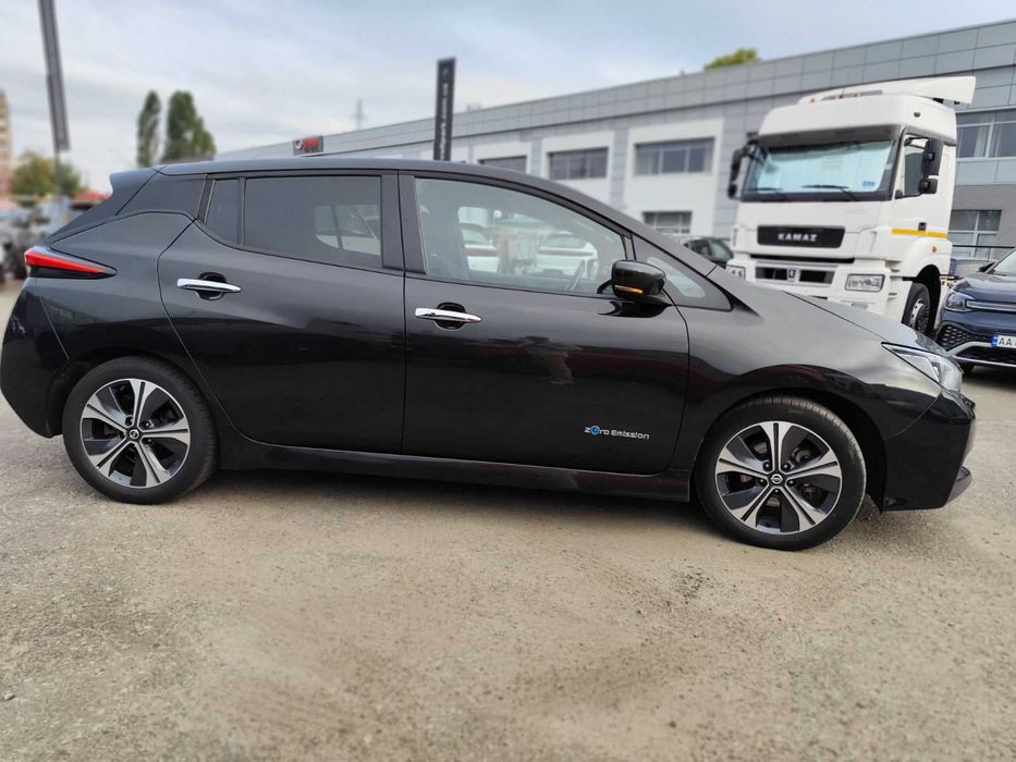 NISSAN LEAF II N-Connecta 40 квт на 270 км