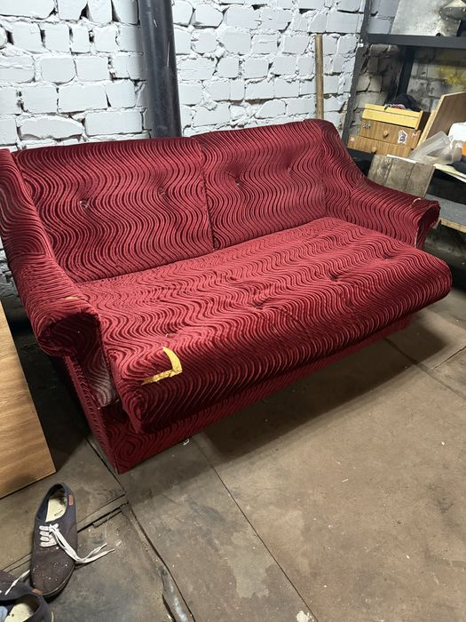 Продам диван для гаража или дачи.