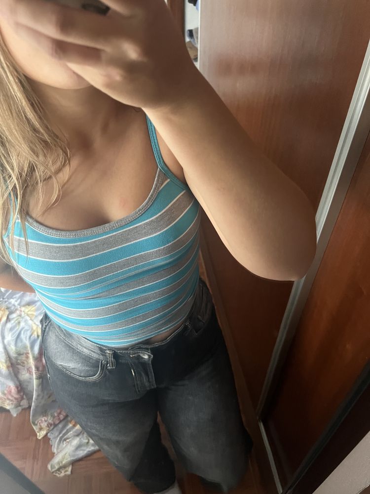 Regata top azul e cinza em otimo estado elastica