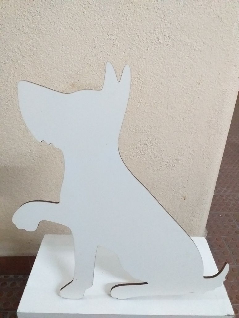 Cão em madeira fina, para decoração