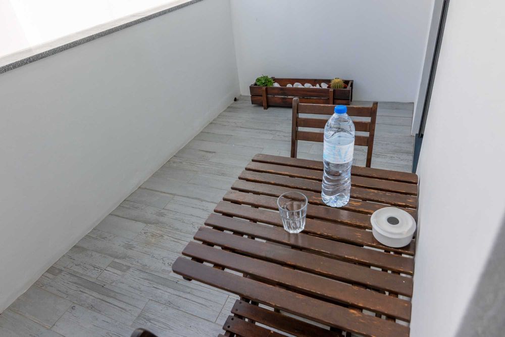 Quarto para alugar com WC e varanda privativo, perto da praia