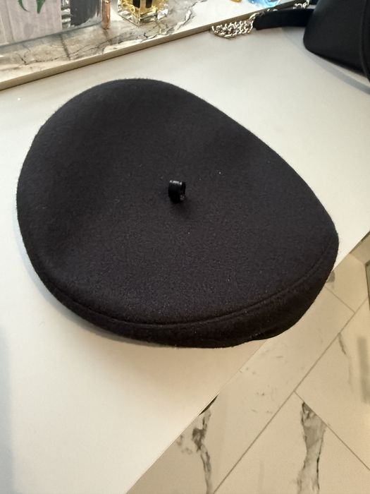 Берет чорний жіночий