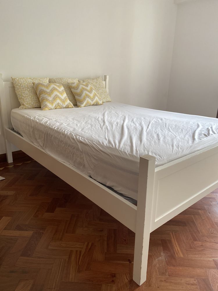 Cama de casal branca