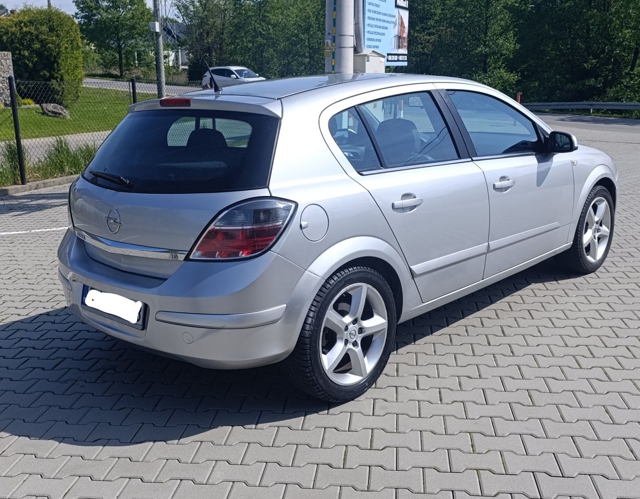 Opel Astra H 1.6 bezyna klima 115km niski przebieg  190tys